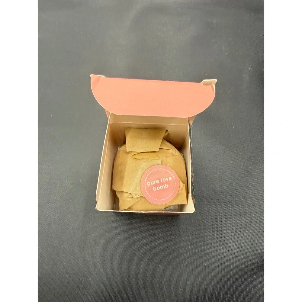 NWT HUMBLE BOTANICS Pure Love Bath Bomb Unisex Pink Vanilla Rosehip 3oz